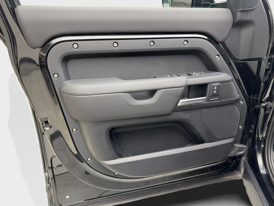 2025 Land Rover Defender L663 - Image 30 of 31