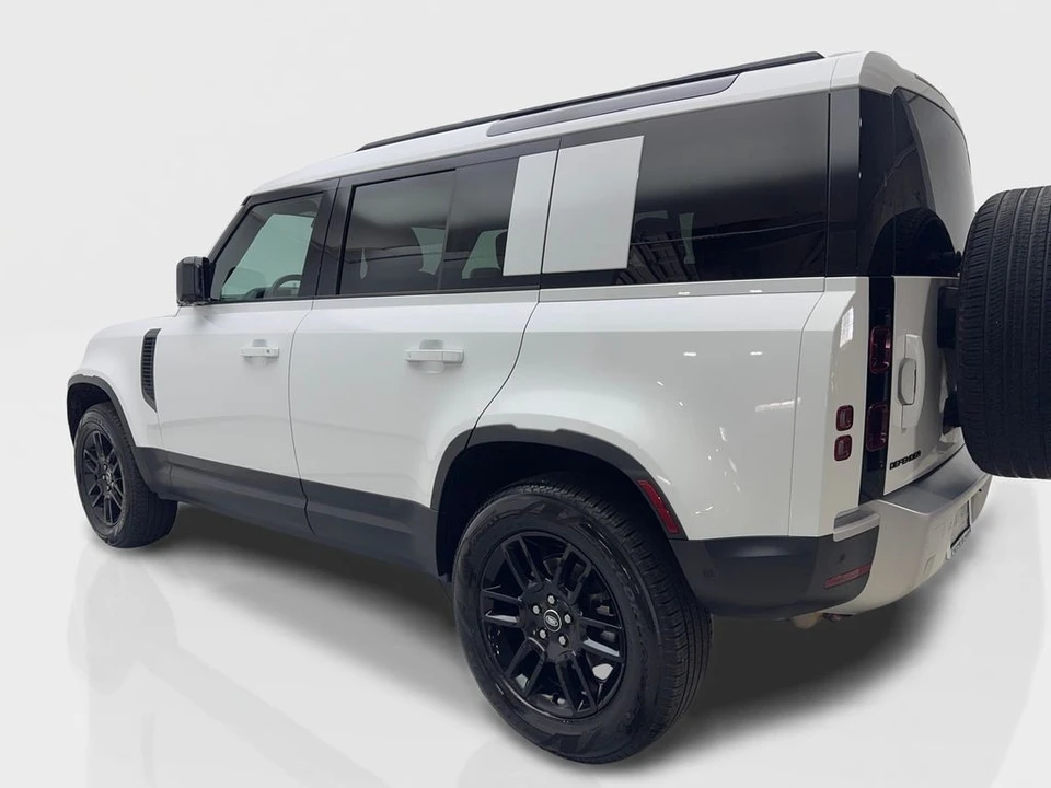 2025 Land Rover Defender L663 - Image 14 of 21