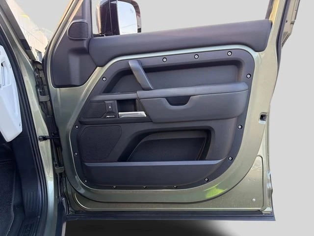 2025 Land Rover Defender L663 - Image 11 of 20