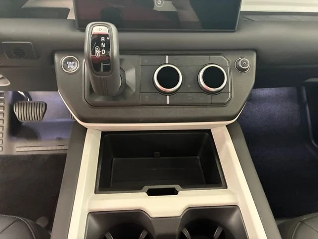 2025 Land Rover Defender L663 - Image 17 of 20