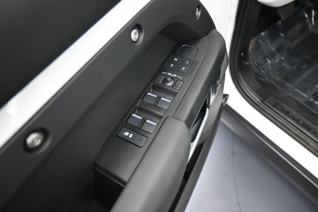 2025 Land Rover Defender L663 - Image 14 of 31