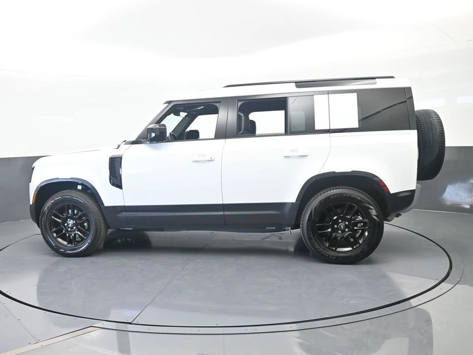 2025 Land Rover Defender L663 - Image 3 of 31