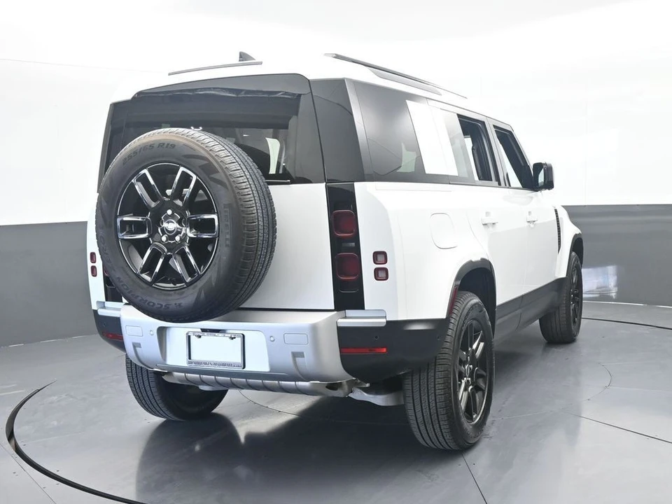 2025 Land Rover Defender L663 - Image 5 of 31