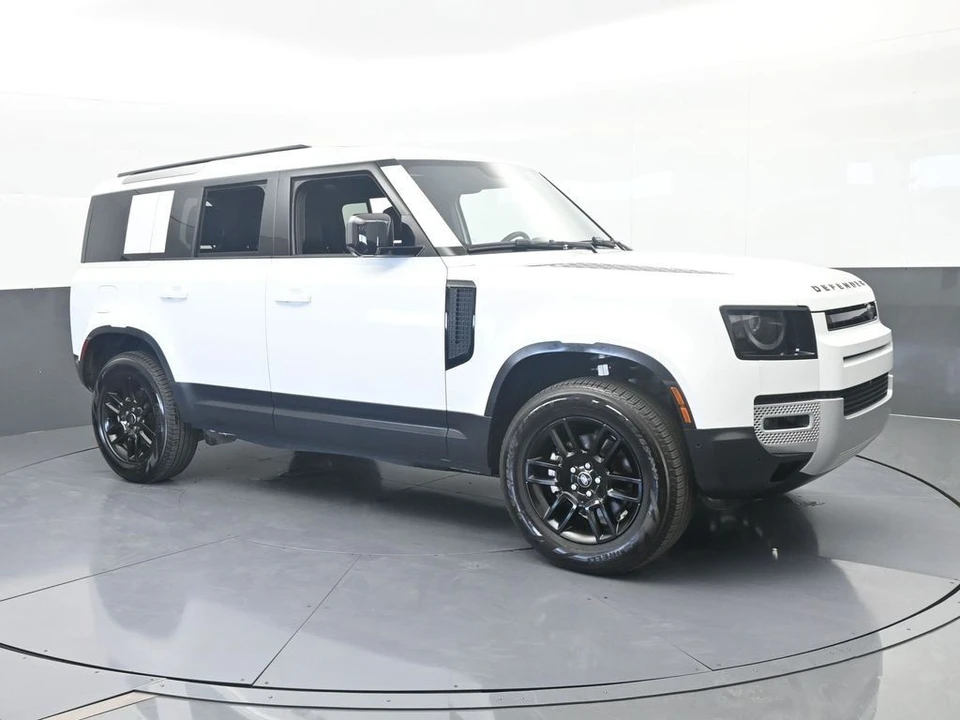 2025 Land Rover Defender L663 - Image 8 of 31