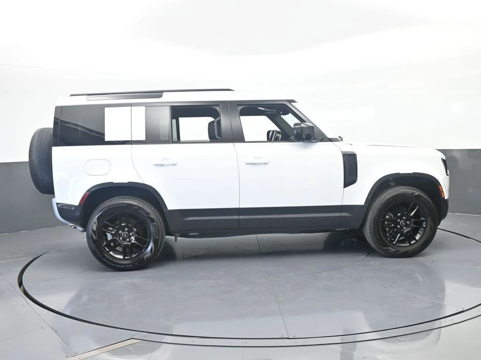 2025 Land Rover Defender L663 - Image 7 of 31