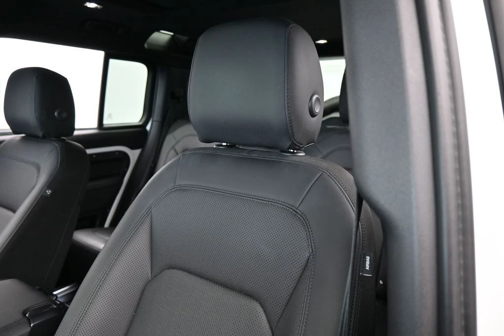 2025 Land Rover Defender L663 - Image 17 of 31