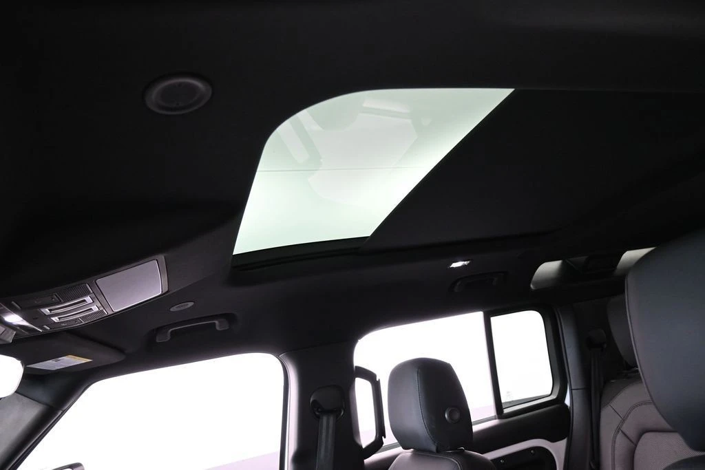 2025 Land Rover Defender L663 - Image 11 of 31