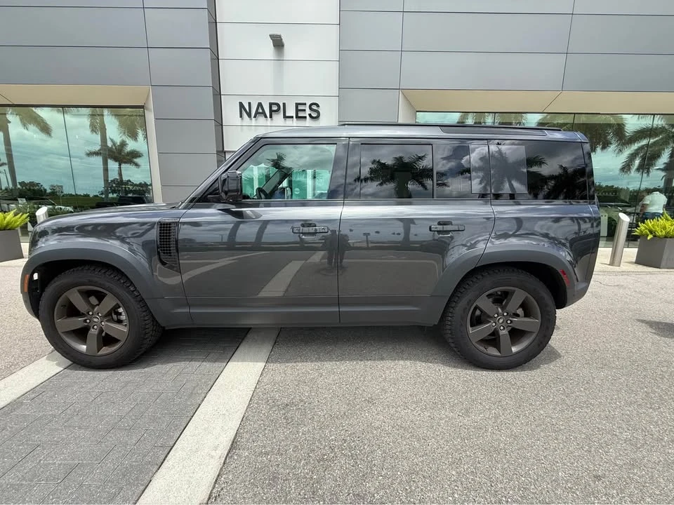2025 Land Rover Defender L663 - Image 5 of 19