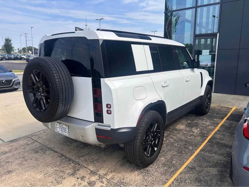 2025 Land Rover Defender L663 - Image 3 of 5
