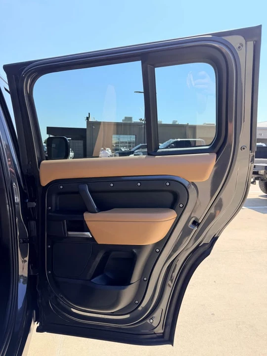 2025 Land Rover Defender L663 - Image 15 of 18