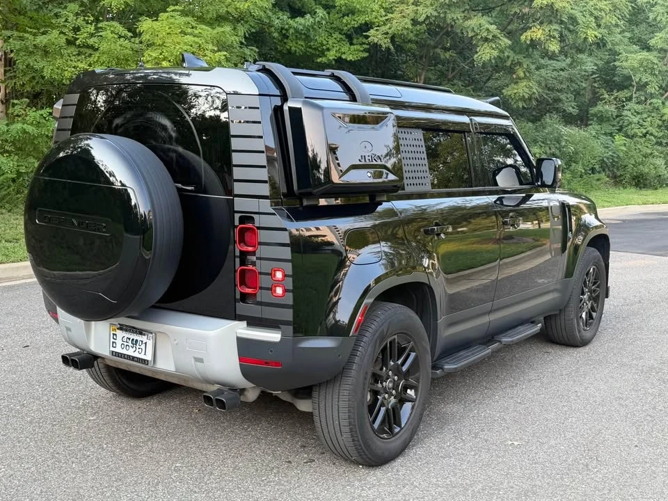 2025 Land Rover Defender L663 - Image 9 of 20