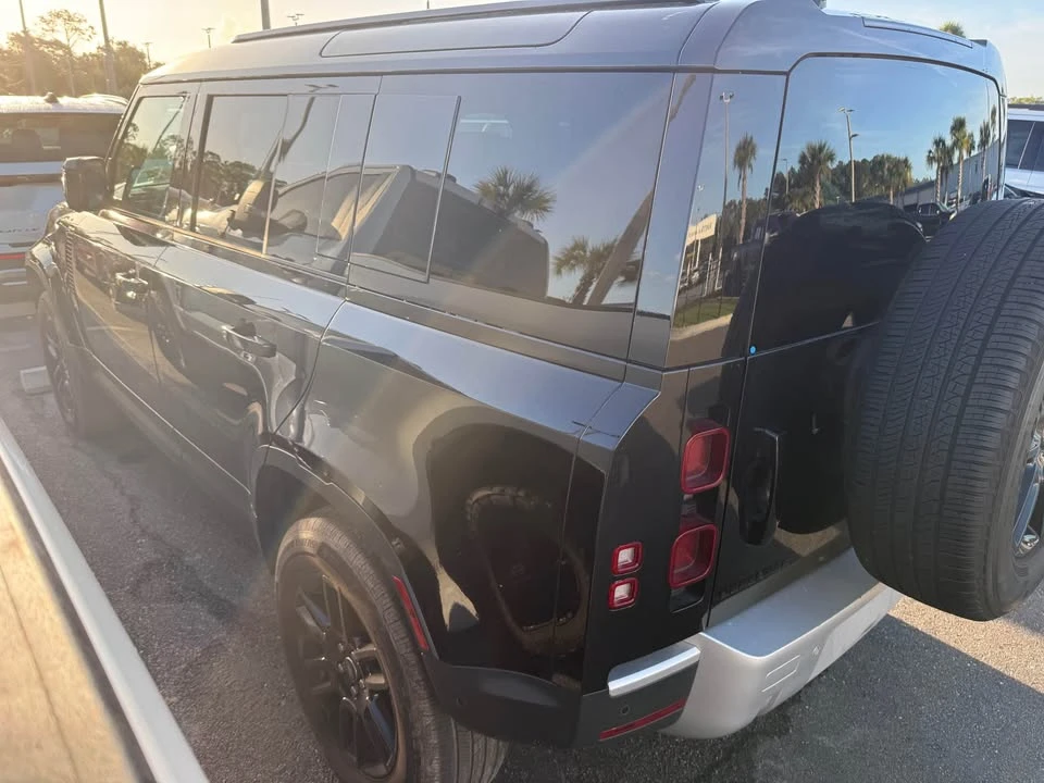 2025 Land Rover Defender L663 - Image 4 of 6