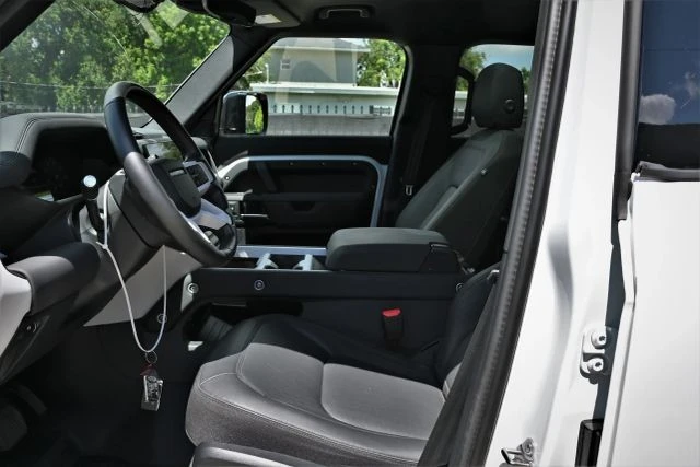 2025 Land Rover Defender L663 - Image 18 of 21