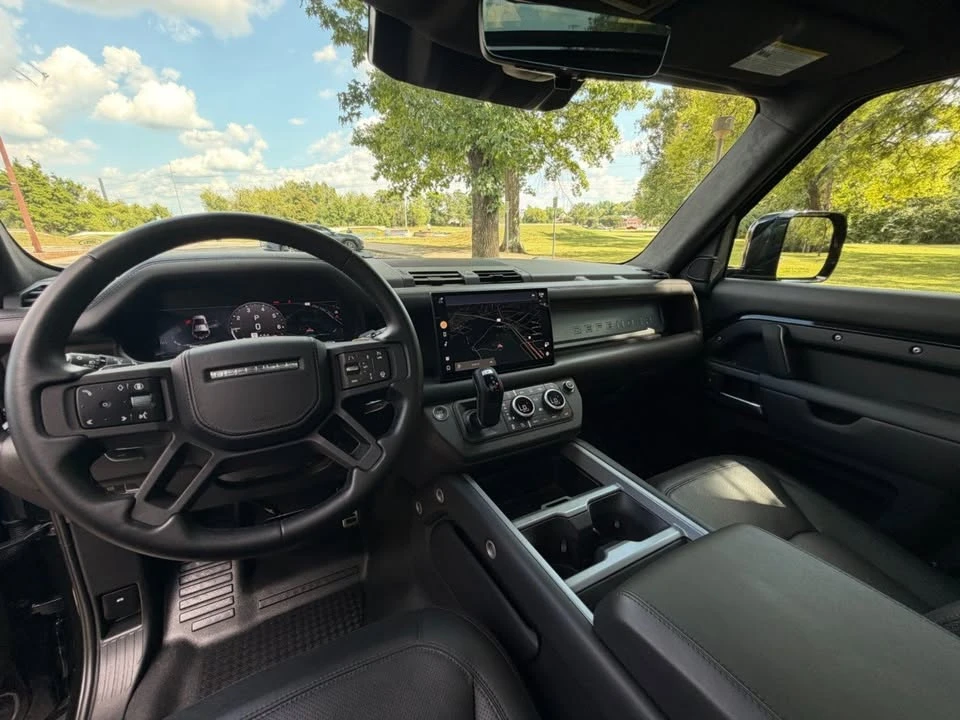 2025 Land Rover Defender V8 - Image 11 of 20