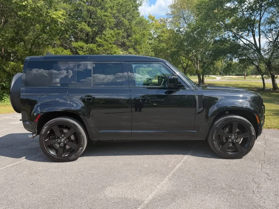 2025 Land Rover Defender V8 - Image 7 of 20