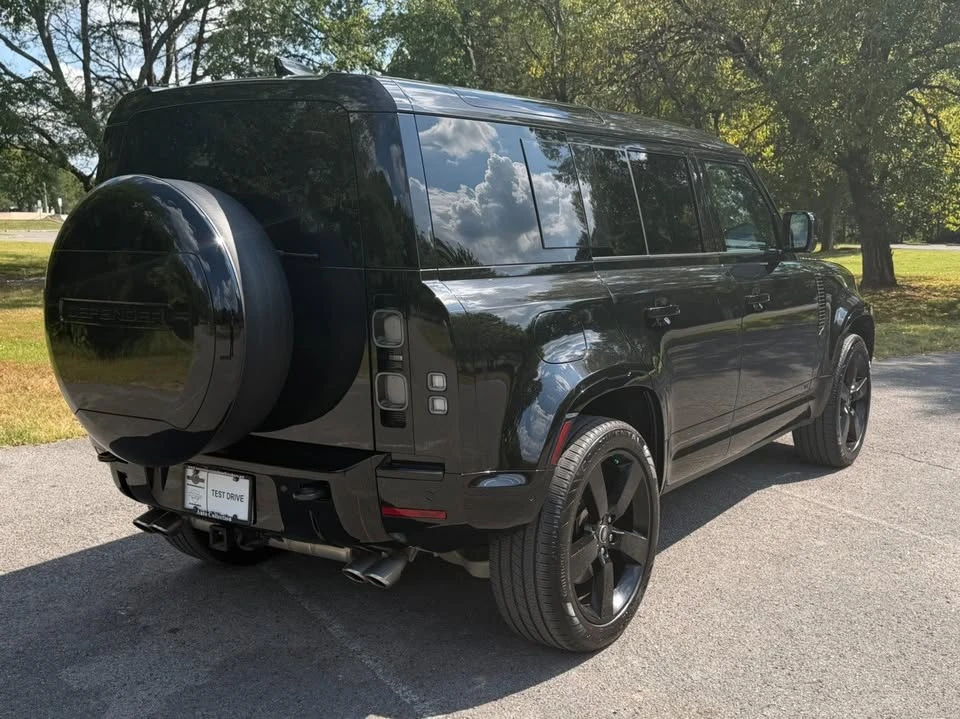 2025 Land Rover Defender V8 - Image 3 of 20