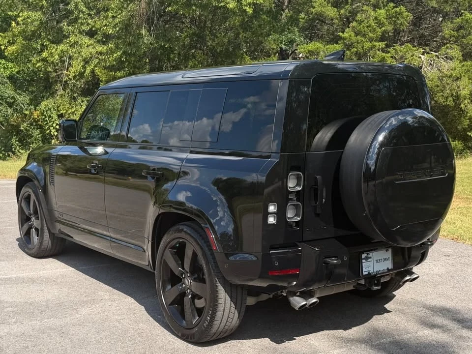 2025 Land Rover Defender V8 - Image 4 of 20