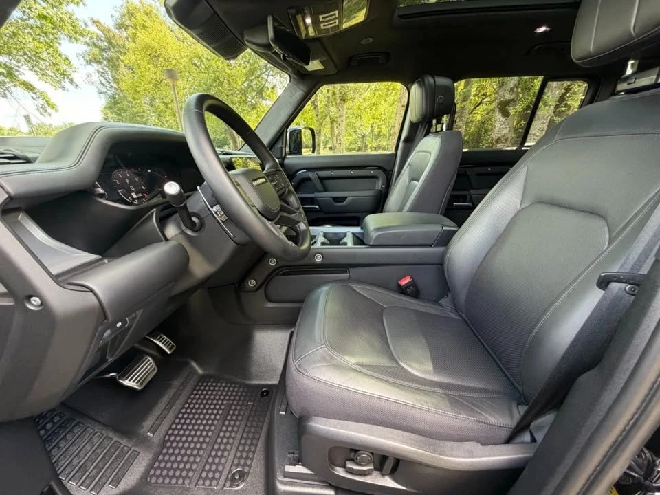 2025 Land Rover Defender V8 - Image 9 of 20