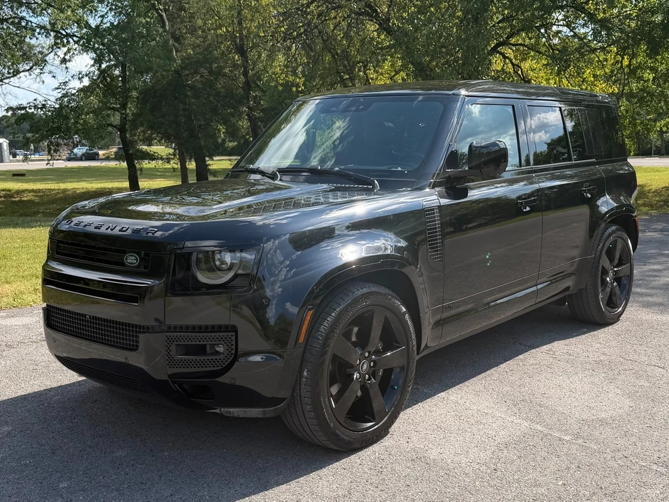 2025 Land Rover Defender V8 - Image 2 of 31