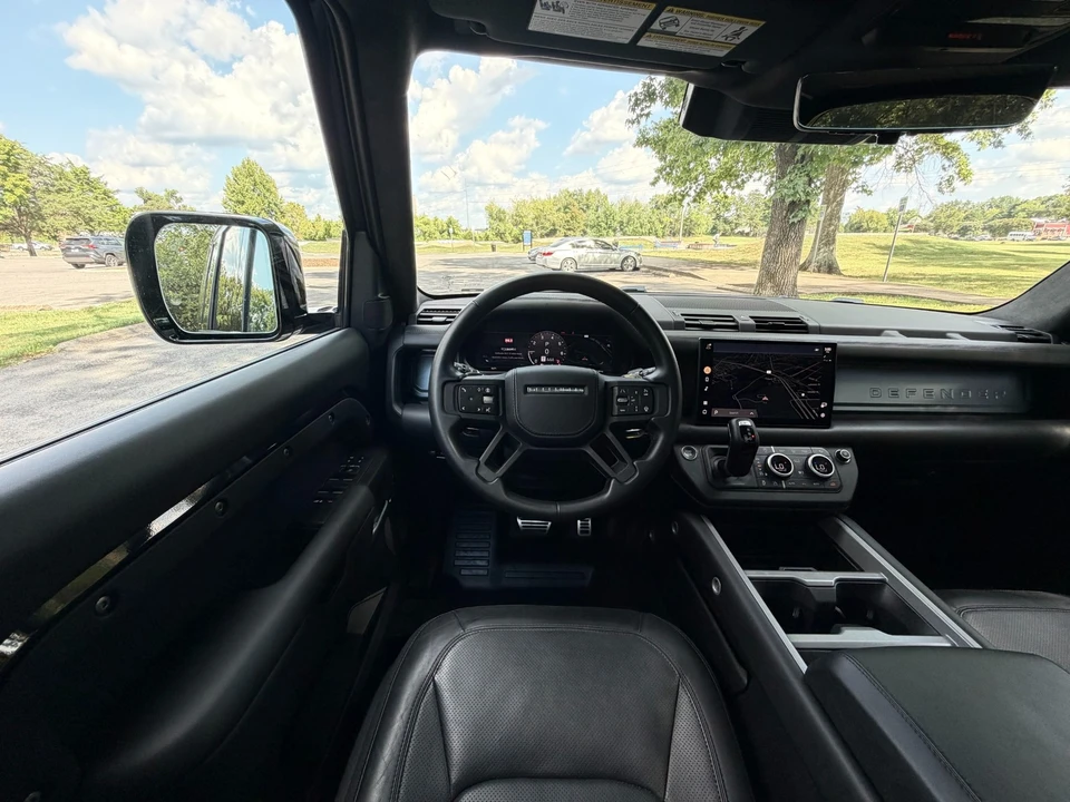 2025 Land Rover Defender V8 - Image 29 of 31