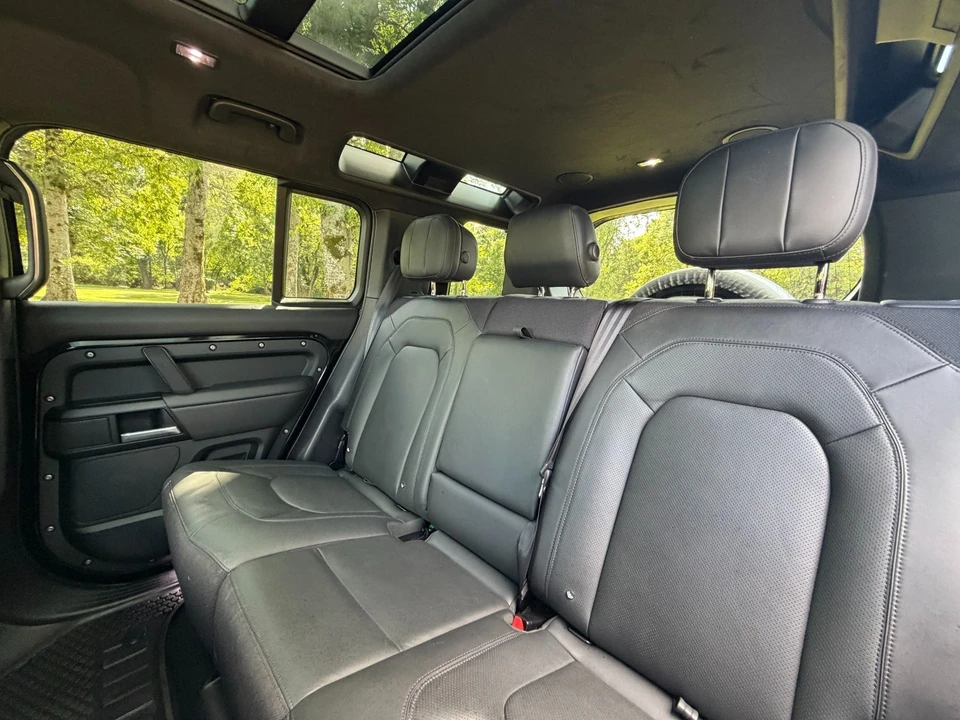 2025 Land Rover Defender V8 - Image 13 of 31