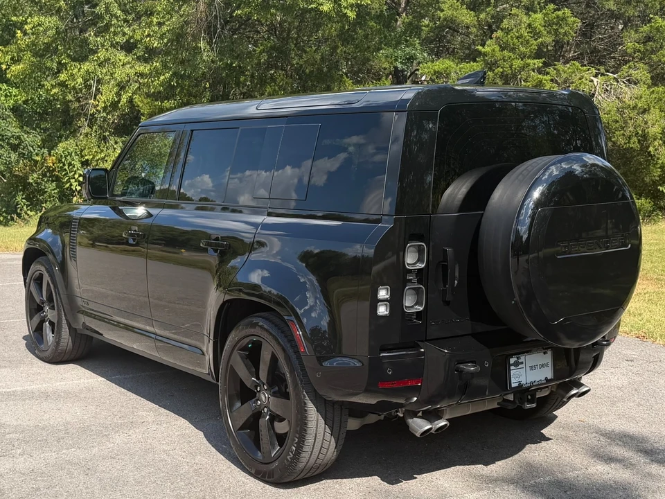 2025 Land Rover Defender V8 - Image 4 of 31