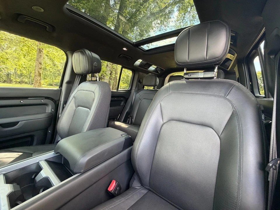 2025 Land Rover Defender V8 - Image 10 of 31