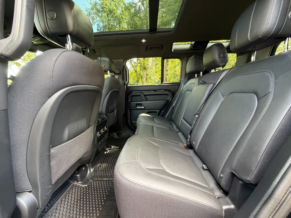 2025 Land Rover Defender V8 - Image 12 of 31