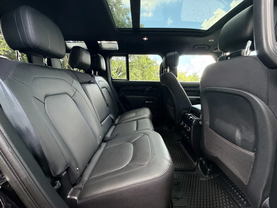 2025 Land Rover Defender V8 - Image 18 of 31