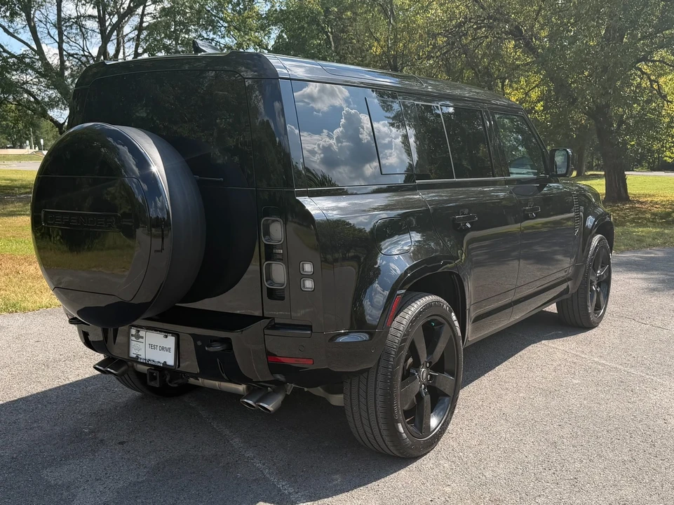 2025 Land Rover Defender V8 - Image 3 of 31
