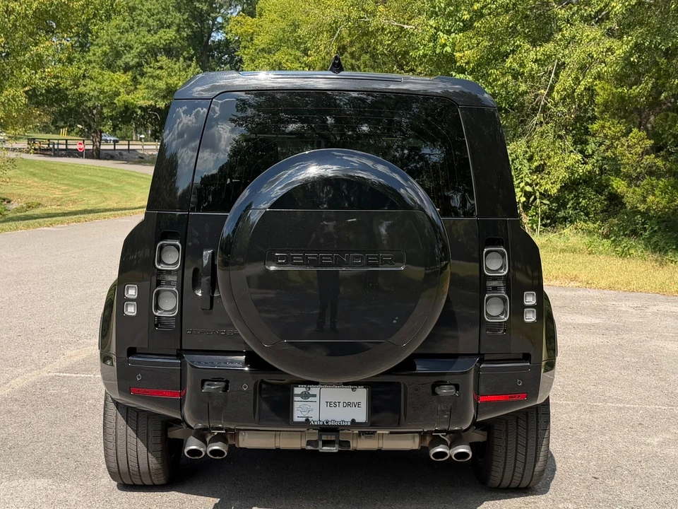 2025 Land Rover Defender V8 - Image 5 of 31
