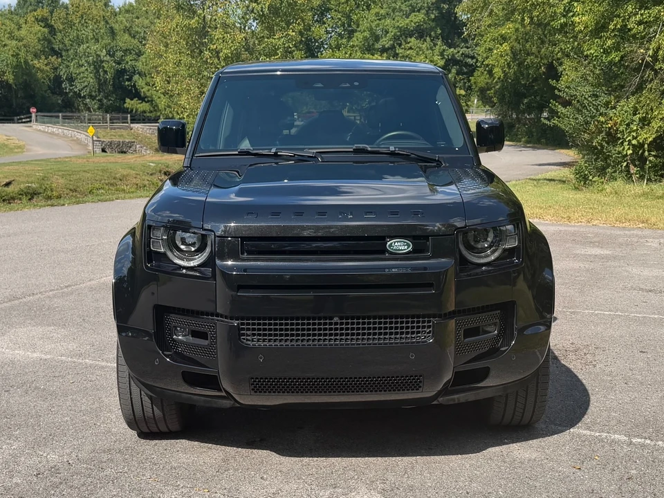 2025 Land Rover Defender V8 - Image 6 of 31