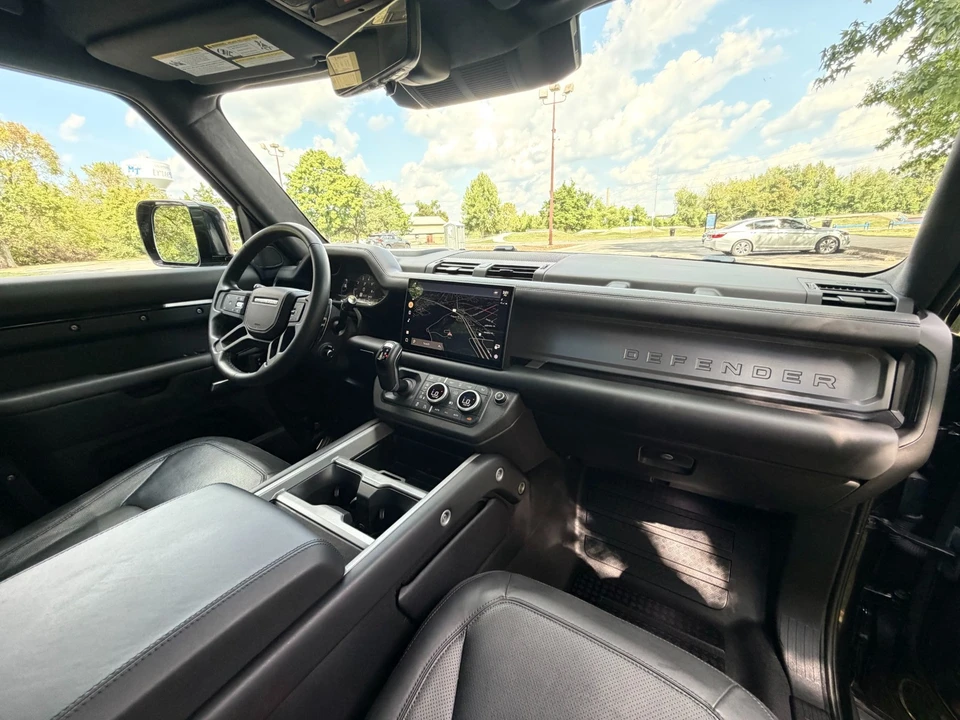 2025 Land Rover Defender V8 - Image 31 of 31