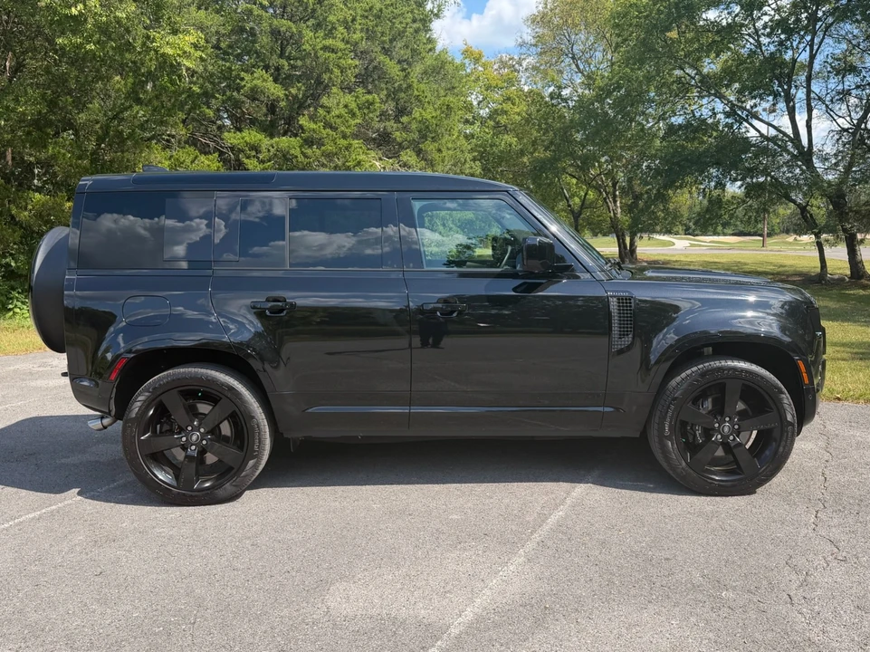 2025 Land Rover Defender V8 - Image 7 of 31