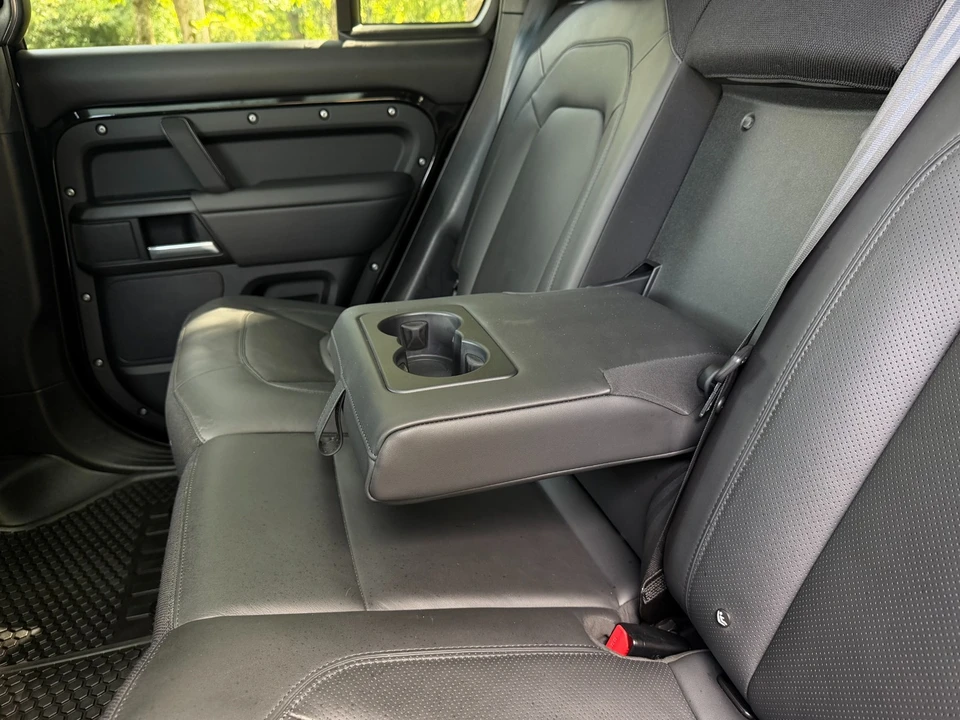2025 Land Rover Defender V8 - Image 15 of 31