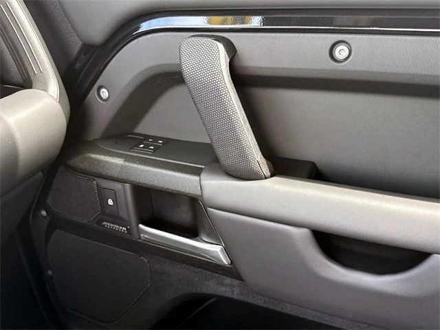 2025 Land Rover Defender L663 - Image 19 of 21