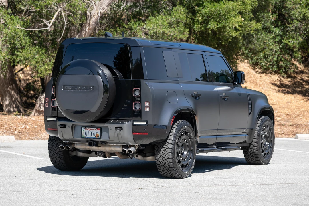 2025 Land Rover Defender V8 - Image 7 of 31