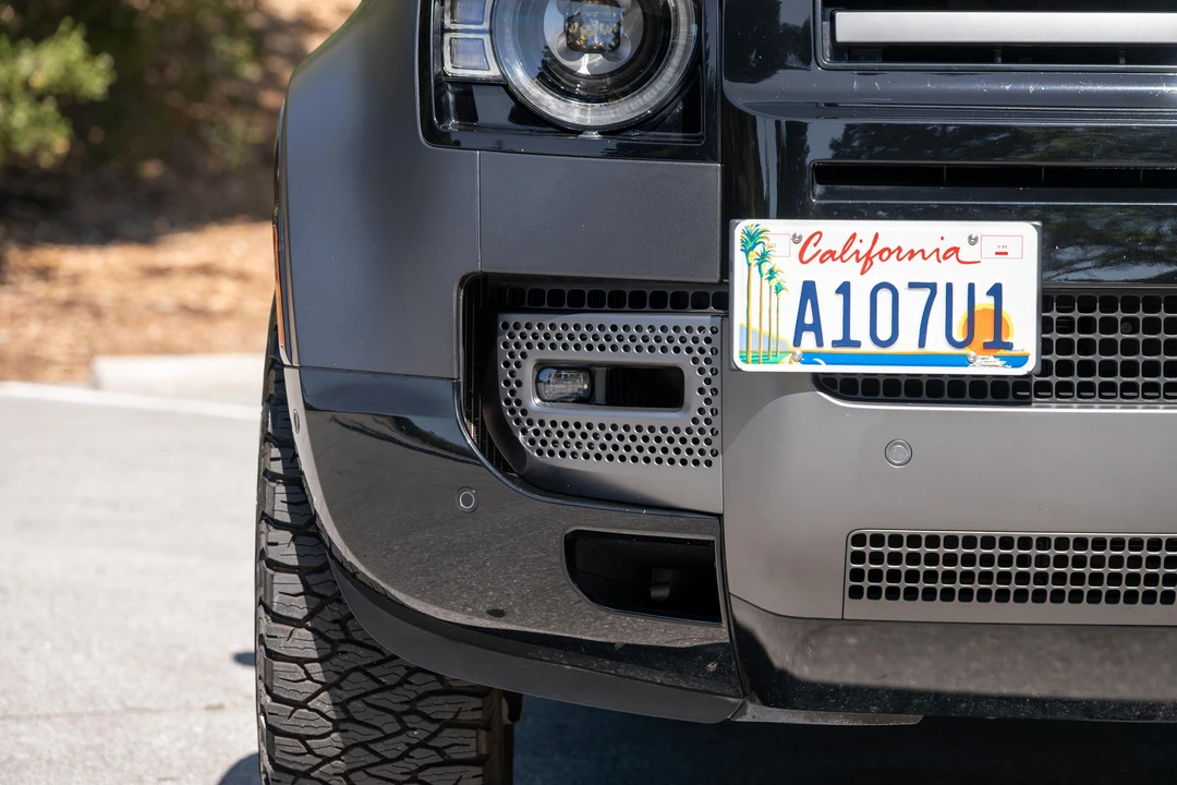 2025 Land Rover Defender V8 - Image 10 of 31