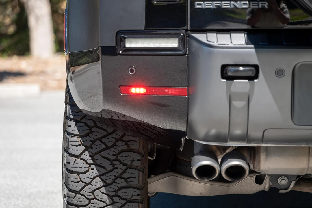 2025 Land Rover Defender V8 - Image 27 of 31