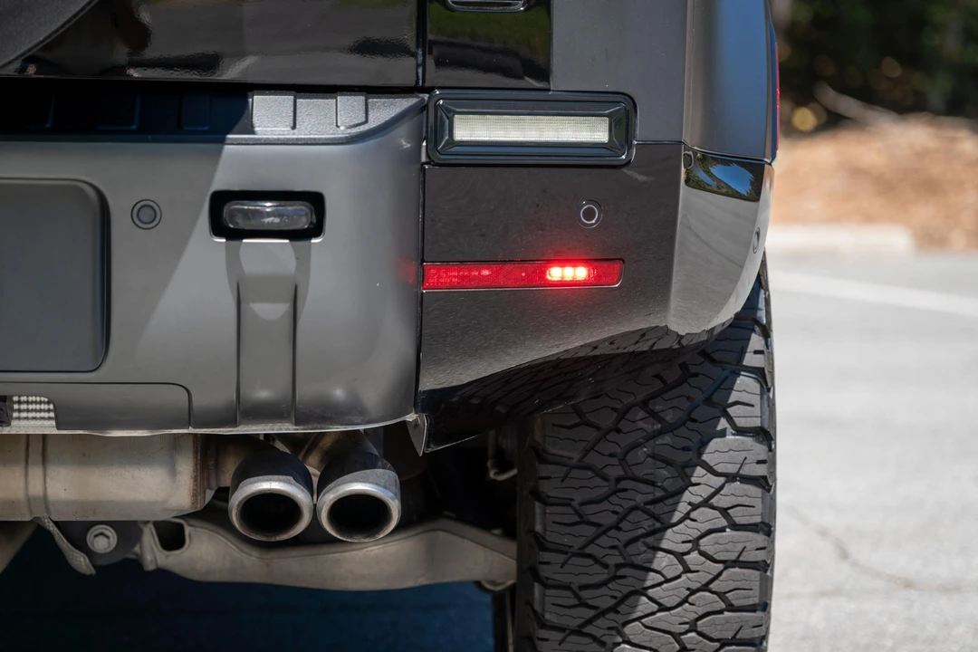 2025 Land Rover Defender V8 - Image 29 of 31