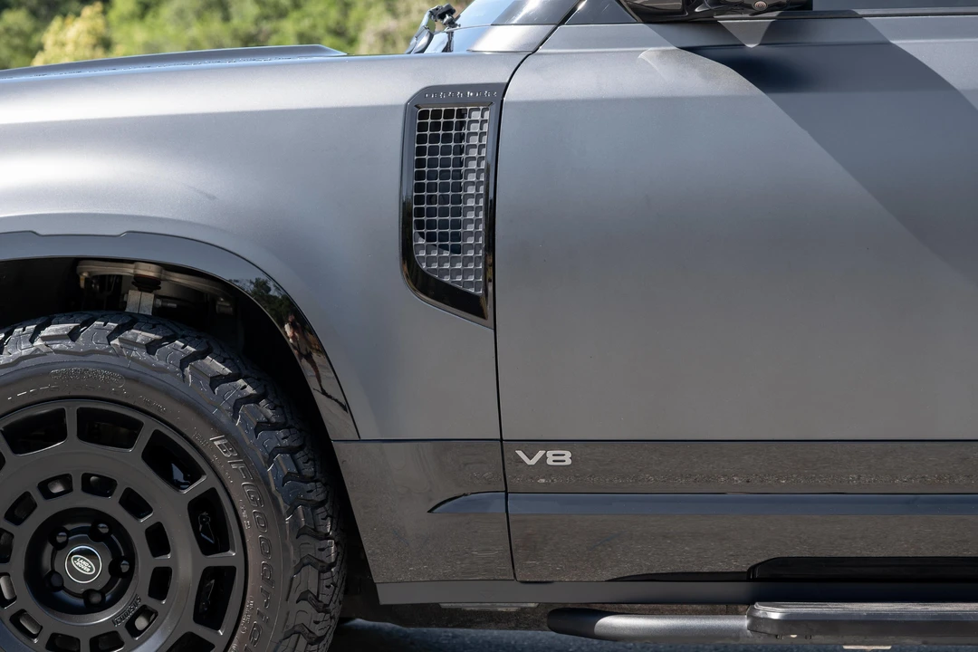 2025 Land Rover Defender V8 - Image 20 of 31