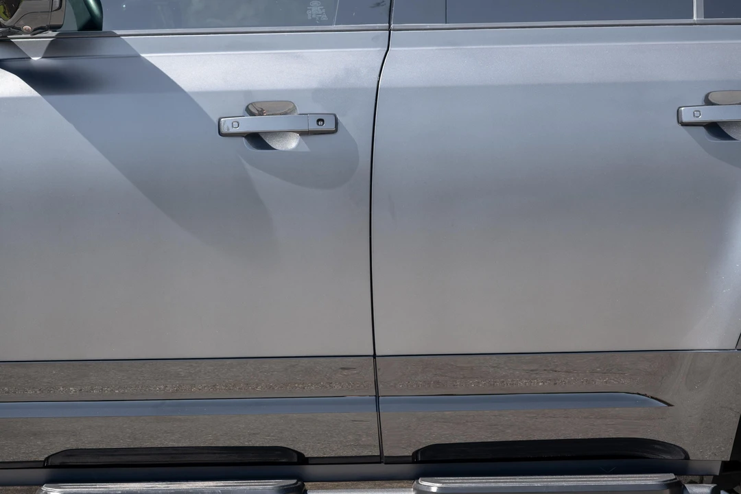 2025 Land Rover Defender V8 - Image 24 of 31