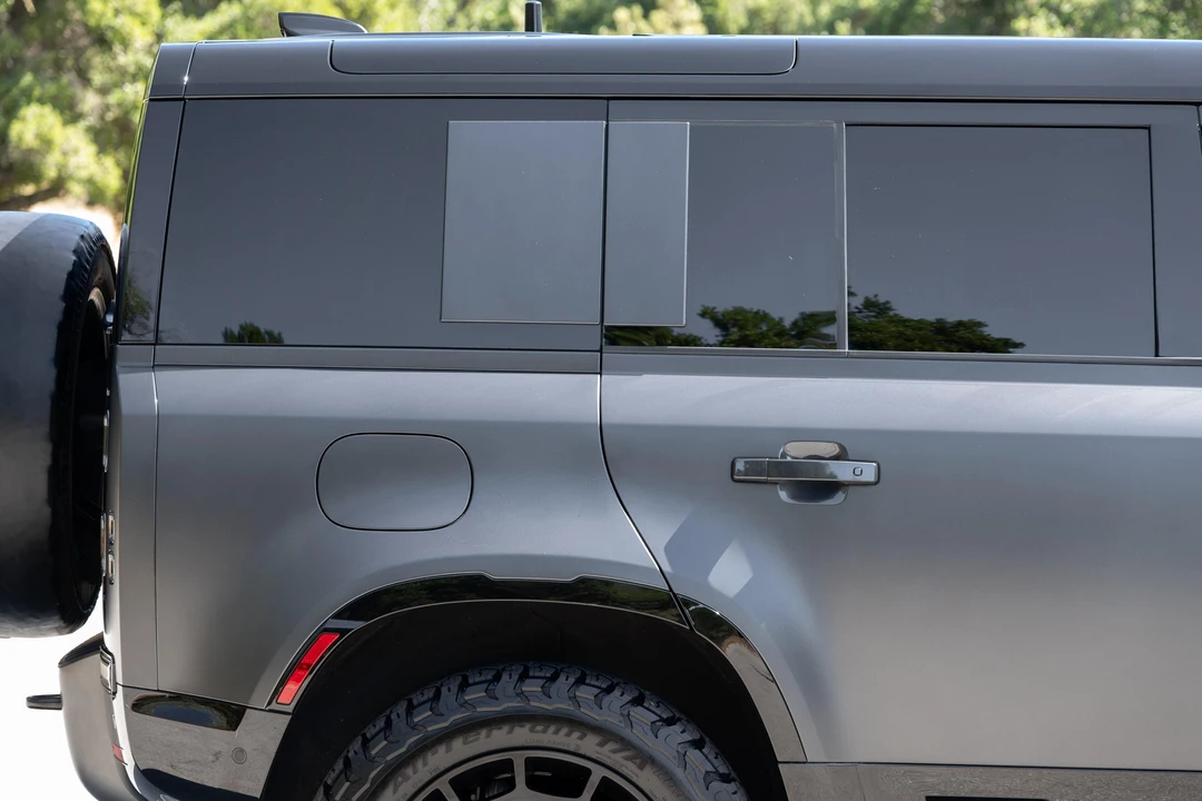 2025 Land Rover Defender V8 - Image 31 of 31