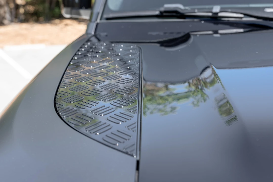 2025 Land Rover Defender V8 - Image 12 of 31