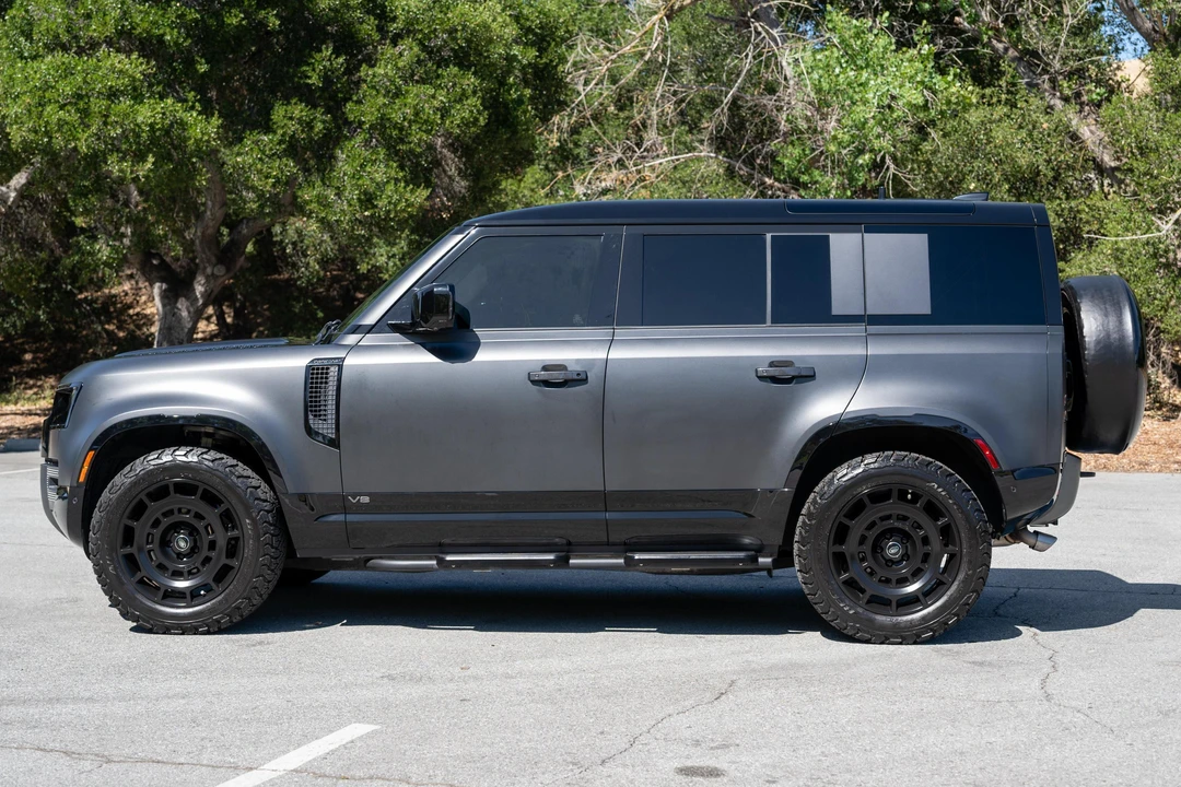 2025 Land Rover Defender V8 - Image 3 of 31