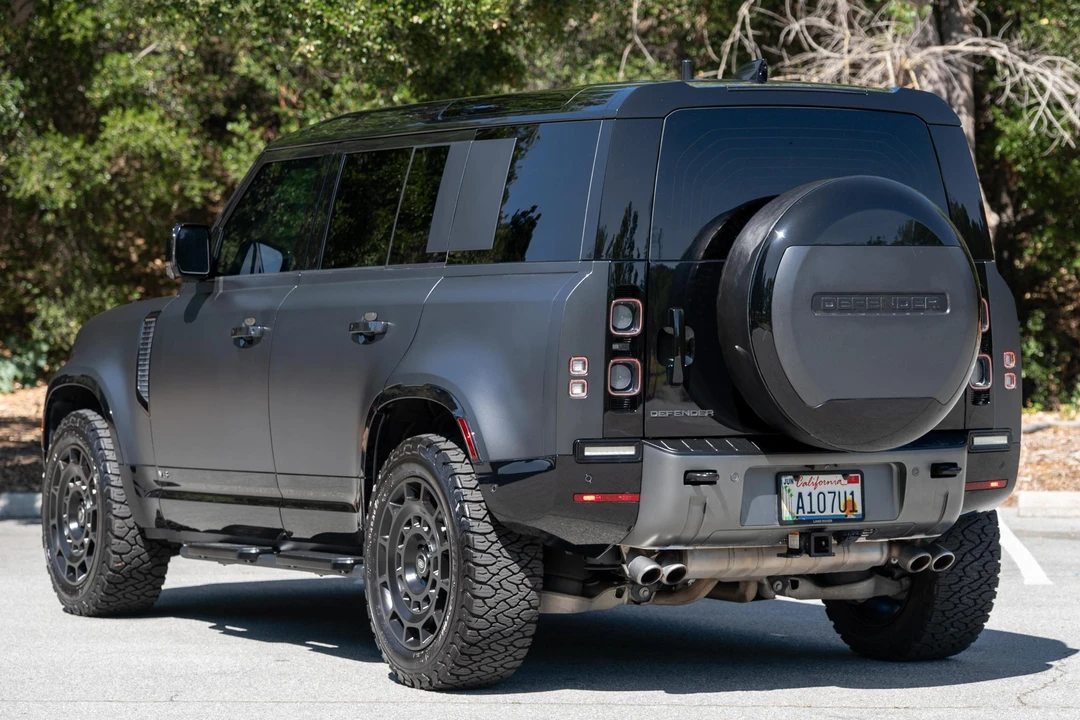 2025 Land Rover Defender V8 - Image 4 of 31