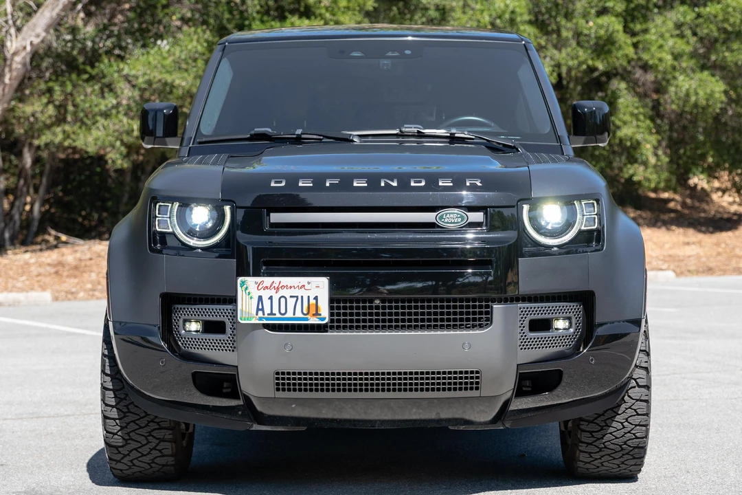 2025 Land Rover Defender V8 - Image 2 of 31