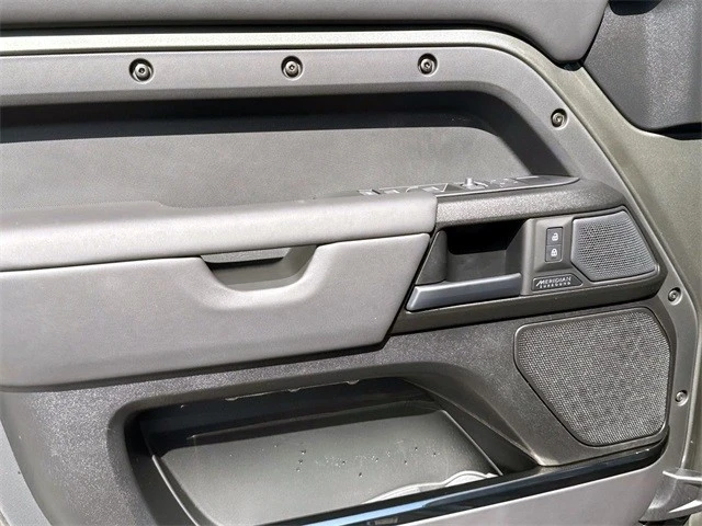 2025 Land Rover Defender L663 - Image 15 of 21