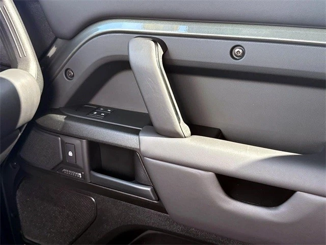 2025 Land Rover Defender L663 - Image 19 of 21