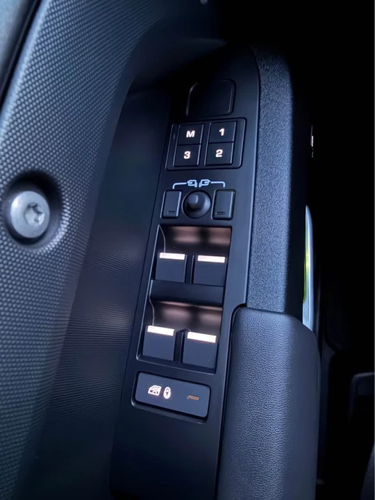 2025 Land Rover Defender V8 - Image 11 of 20